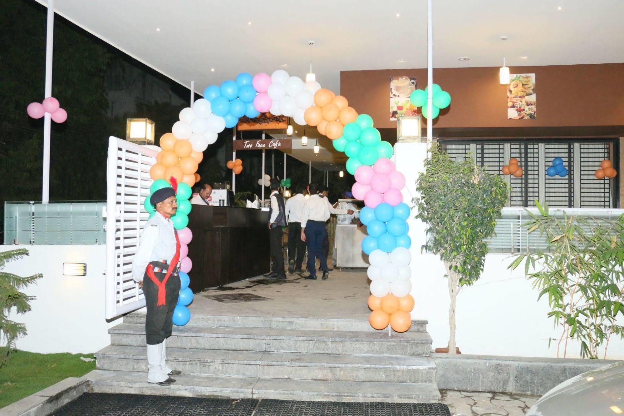 Hotel Vijay Residency Aurangabad  Eksteriør billede