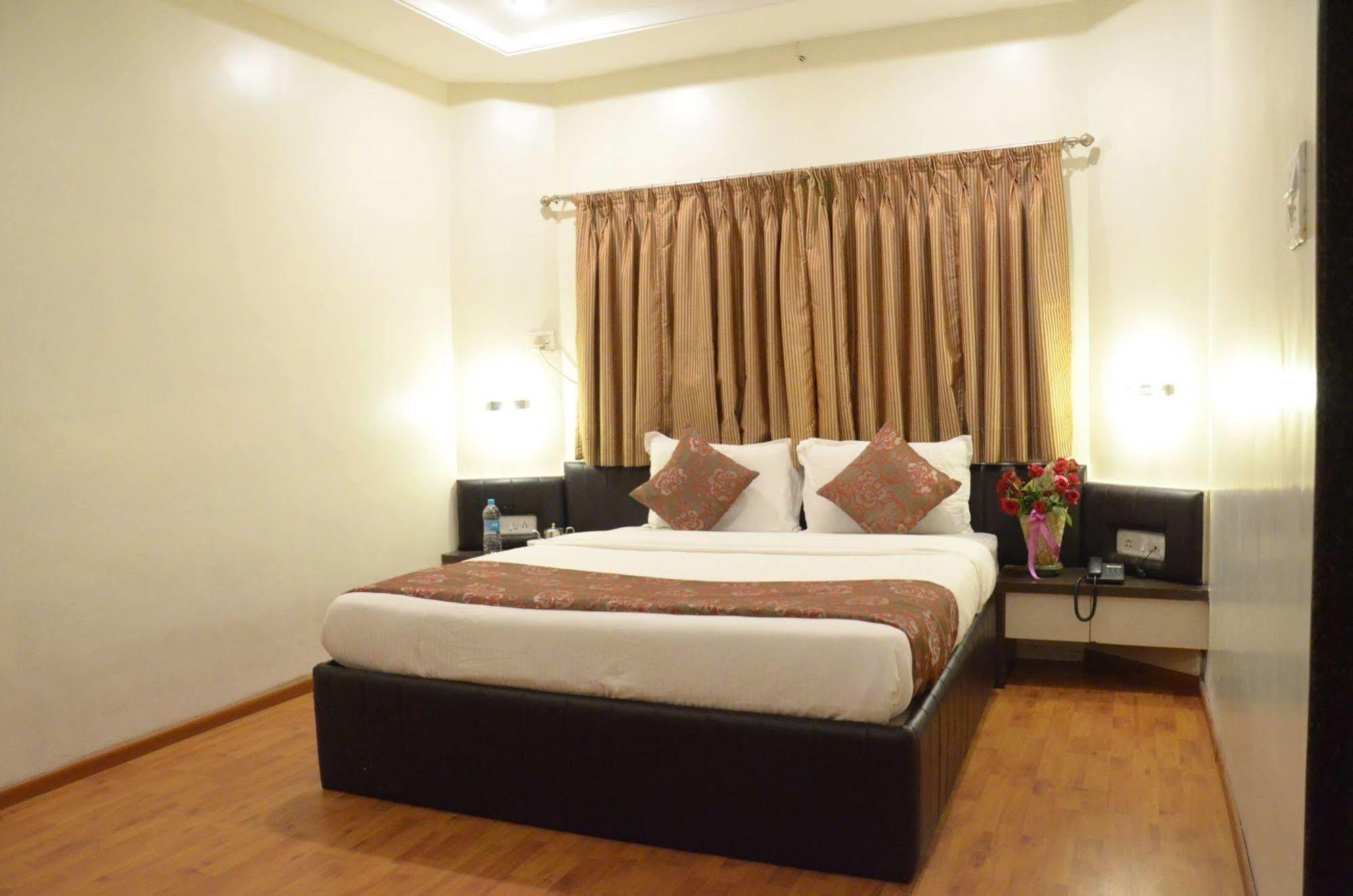 Hotel Vijay Residency Aurangabad  Eksteriør billede