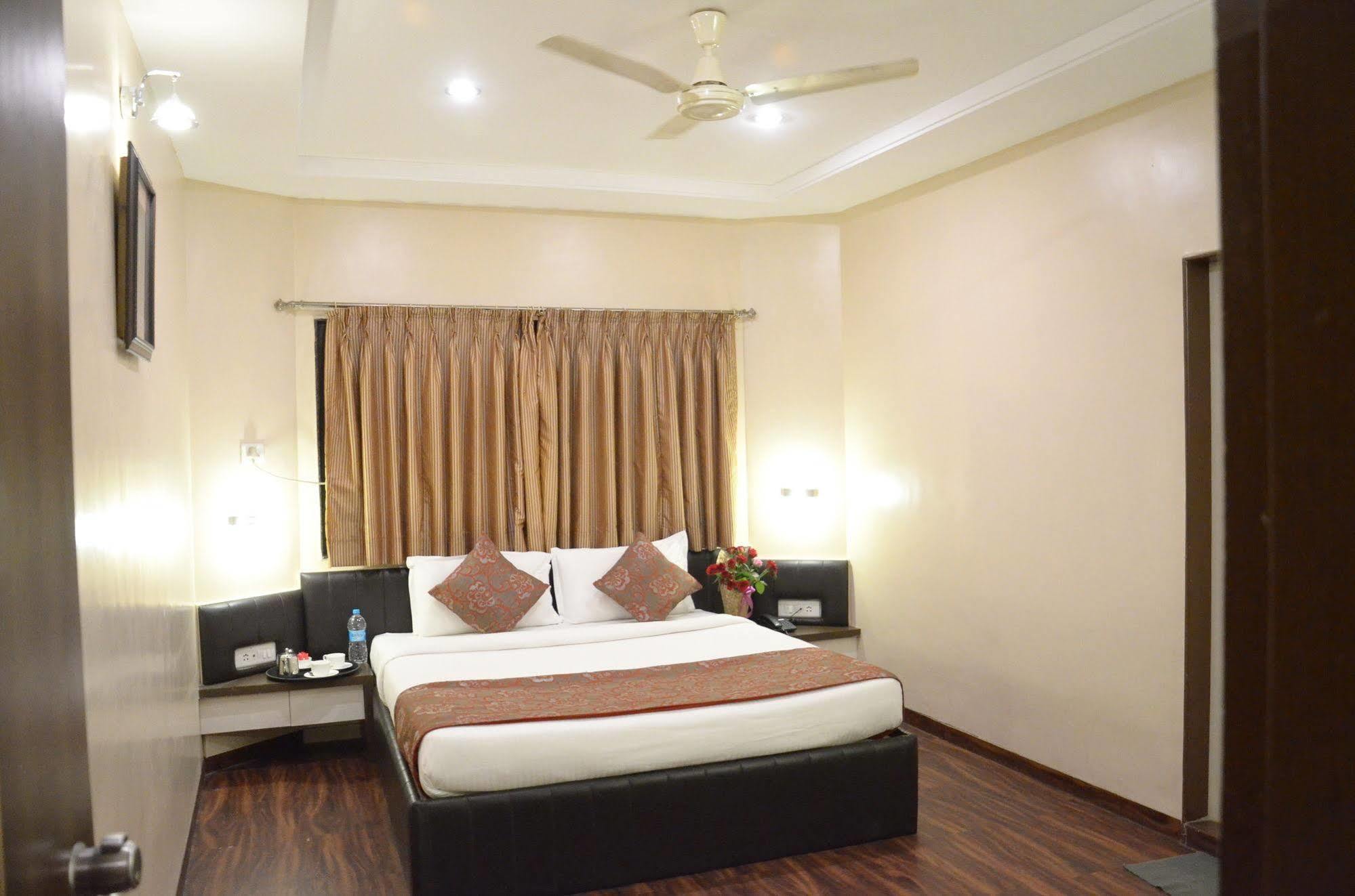 Hotel Vijay Residency Aurangabad  Eksteriør billede